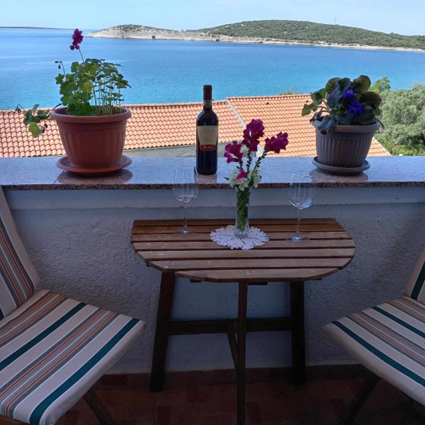 Kitchen, Smje&scaron;taj Julia, Apartments Julia near the sea, Martin&scaron;ćica, Cres island, Croatia Martin&scaron;ćica